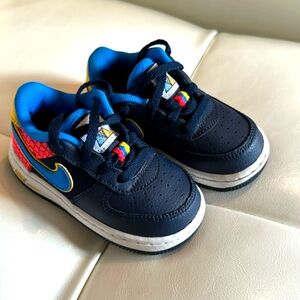 Boys 6c Nike shoes in excellent condition